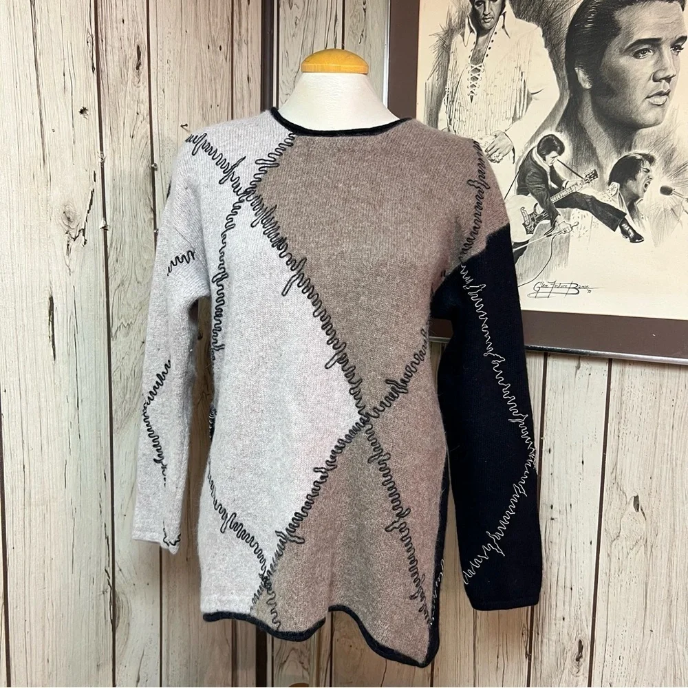 SOLD: Como Tricot Women’s Large Lambswool Blend Sweater - Picture 2 of 8